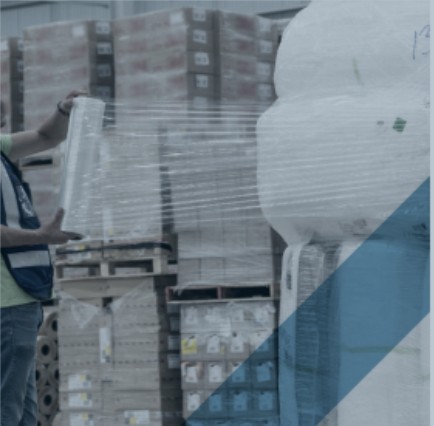 Operador de Chronos reacondicionando productos devueltos